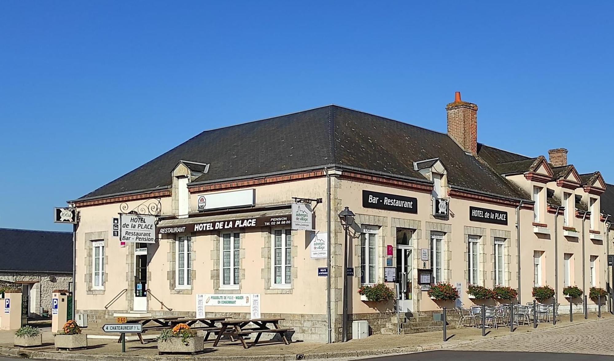Hotel De La Place Germigny-des-Pres Exterior photo